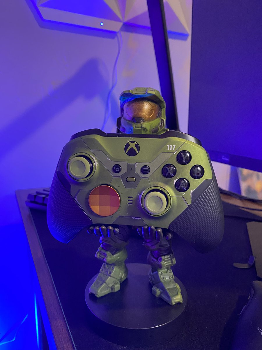 Master chief controller holder merry Christmas to me 🔥 wife slayed this one.