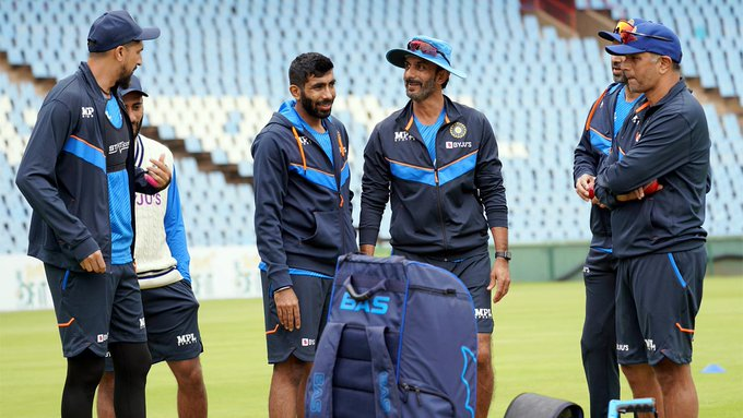 timesofindia's tweet photo. #INDvSA #SAvIND #RahulDravid

Sometimes you need to have difficult conversations with players: Rahul Dravid on selection conundrum

Read: https://t.co/kx1OrHutzt https://t.co/sPK19UYtWO