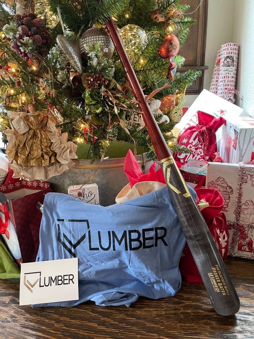 lvlumberbats's tweet photo. Happy holidays from everyone at LV Lumber, we're grateful to all of y'all for being a part of our journey and we can't wait to show you what's in store next year! Thanks for helping us show that baseball is #Biggerthanagame #TeamLV #holiday #holidayseason #christmas #baseball https://t.co/RLK6QFTUgU