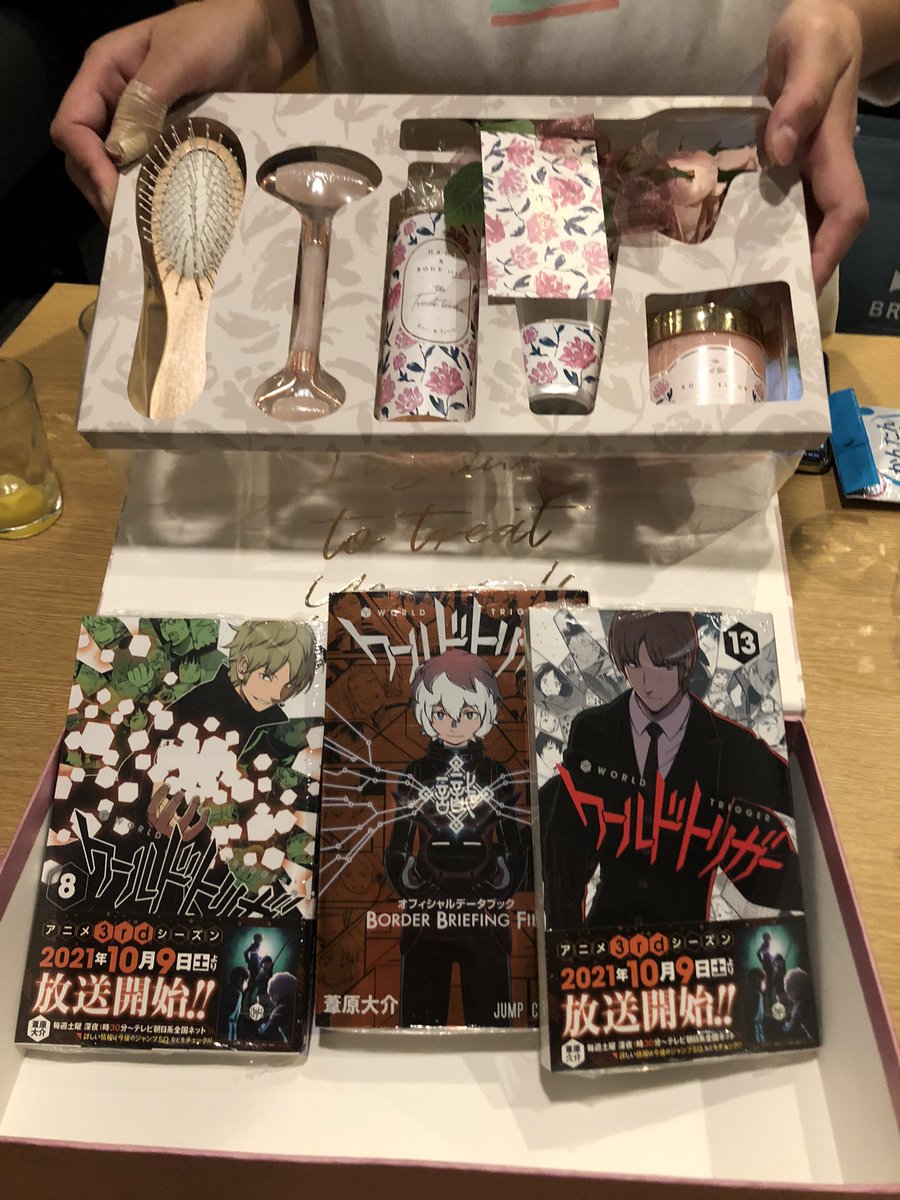 越後屋が悪代官に送るやつだ クリスマス会で女子力高いプレゼントを貰ったと思ったらワールドトリガー民の布教だった Togetter