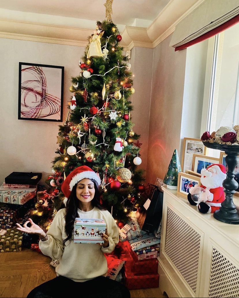 BeAttractive_'s tweet photo. Several B-town celebs took to their social media accounts to wish everyone a merry and joyous Christmas🎅🏼

#MerryChristmas #MerryXmas #Bollywood https://t.co/Gi9pwpZSpS
