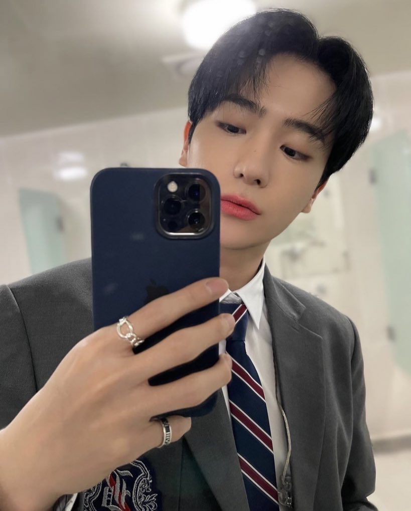 코이 tweet media