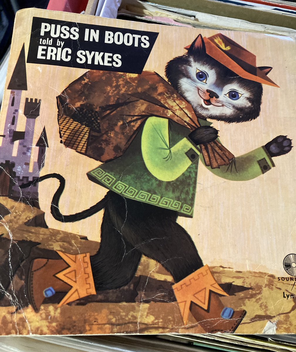 GerryHectic's tweet photo. Merry Xmas day #pussinboots #EricSykes @jonnytrunk #KenMax https://t.co/79sd0RYcUq