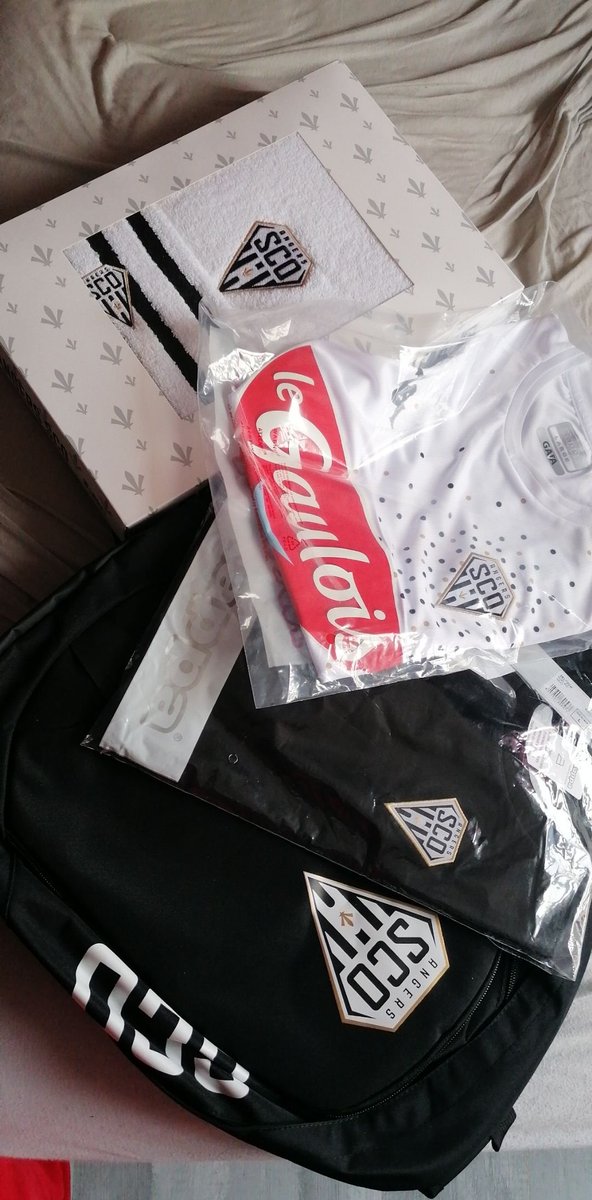 JeremiSco's tweet photo. ⚫ Voici mes cadeaux de Noël en tant que scoiste ! ⚪🥰#MonNoëlSCO https://t.co/wHSPY6ixei