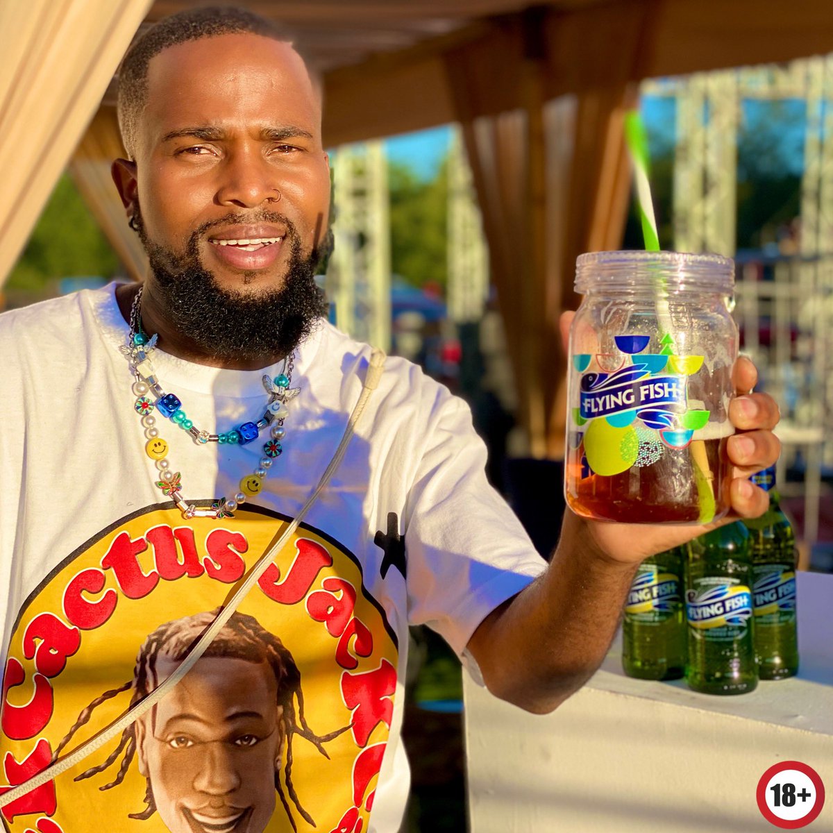JoziStraight_Dj's tweet photo. As we close off the year , we want to wish you a merry christmas with our favorite refreshing drink flying fish ๐๐ o ko kae o na le bo mang ?
not for sale to persons under the age of 18 ๐
donโt drink & drive
๐บ: @flyingfishbw
๐ธ: @SlowG_FME
#flowitwithit
#addsomeflavour https://t.co/6KbwTheV1i