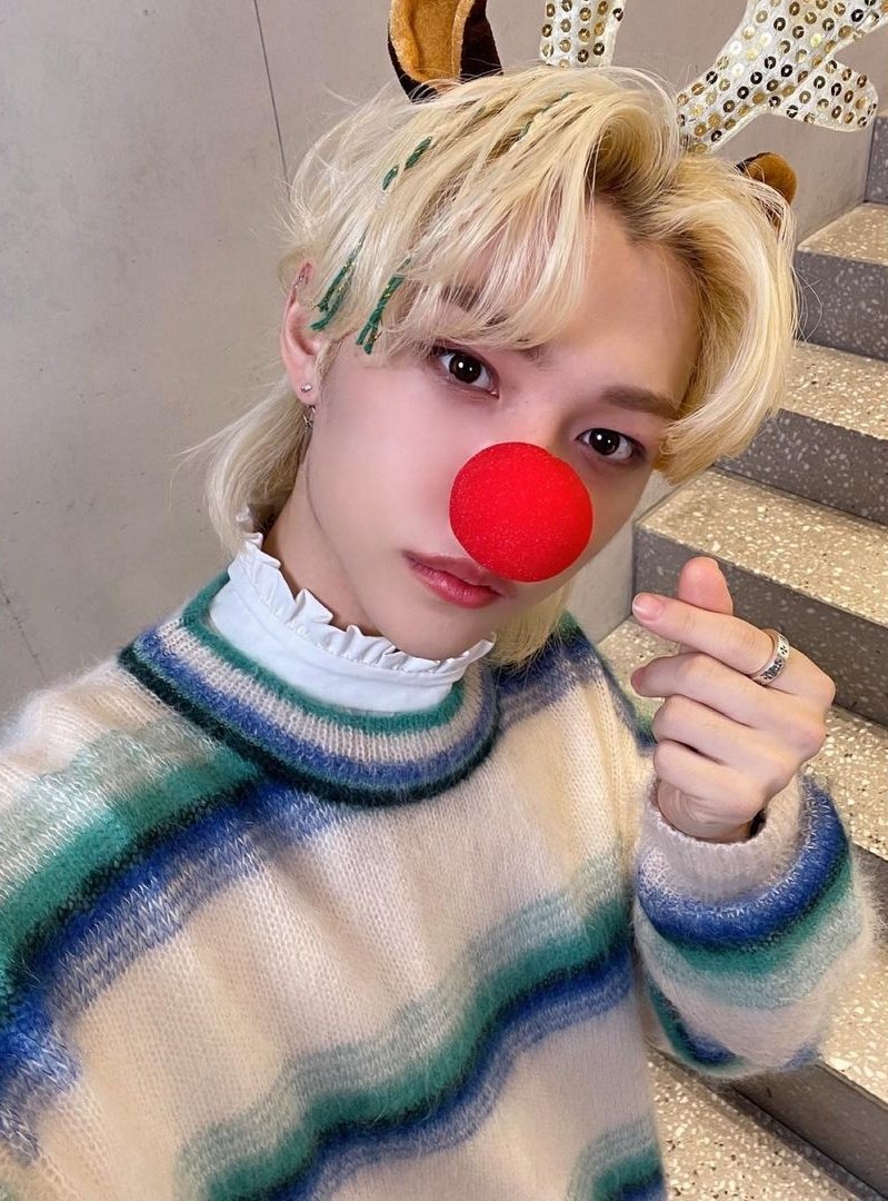 SKZFELIXLE's tweet photo. STAY! How did you like the santa present? 🎁🎄 Please CALL SKZ santa next year!  🤙
 https://t.co/FM9P8TpJO2