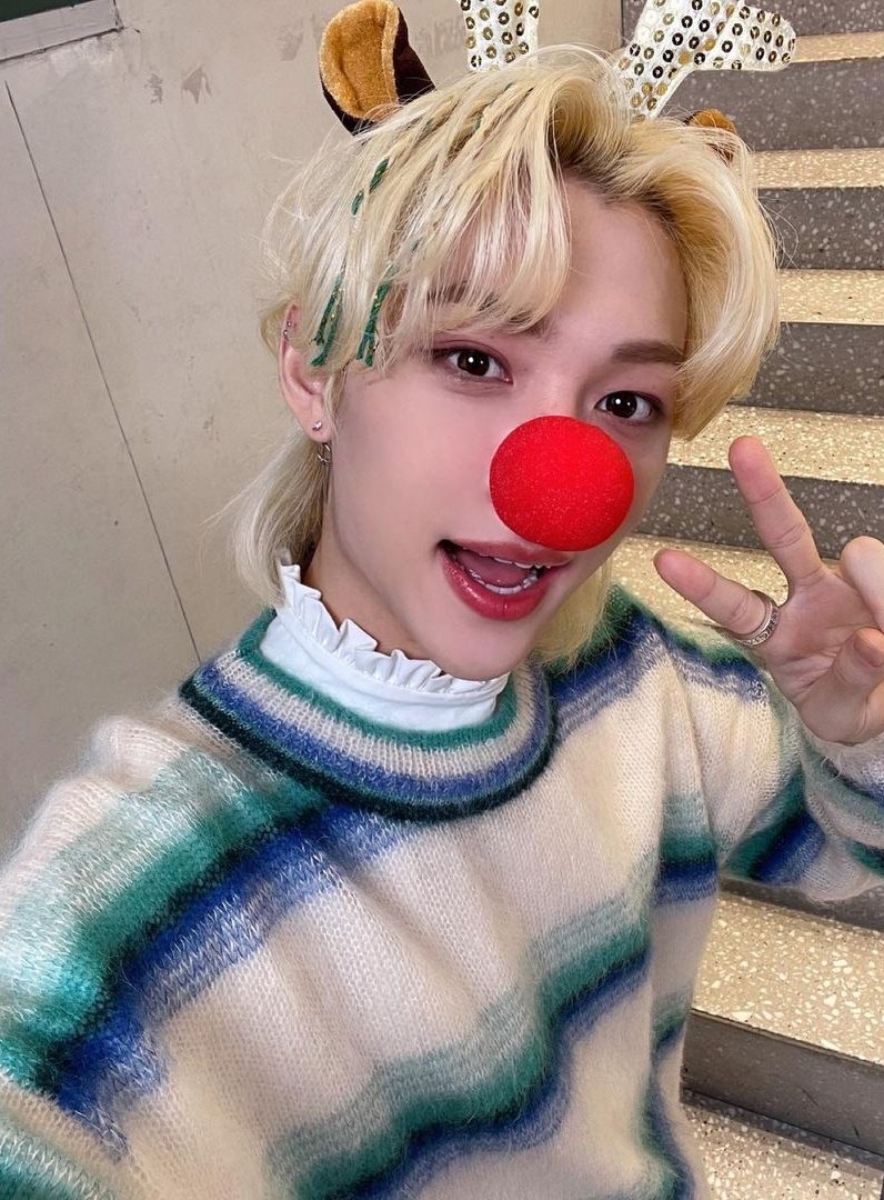 SKZFELIXLE's tweet photo. STAY! How did you like the santa present? 🎁🎄 Please CALL SKZ santa next year!  🤙
 https://t.co/FM9P8TpJO2