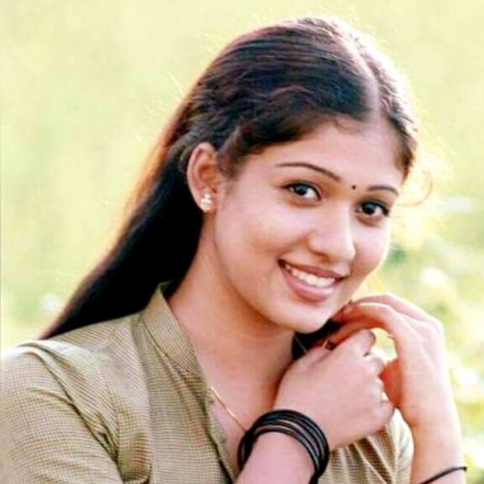 suria____'s tweet photo. Queen.
#LadySuperstar #Nayanthara
#18YearsOfNayanism https://t.co/vf0IWMw9dl