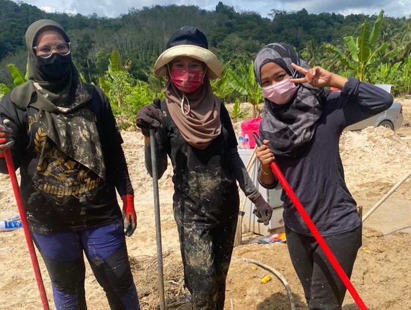 diniemohdfadil's tweet photo. Besok kami akan teruskan kerja bersama 100 orang sukarelawan dari @putra_centre @sejiwasociety @gpmsns @GAPmys 🙌🏻 

MARI KITA BAGI MEREKA SEMANGAT BARU, KITO BANTU JOLOBU! 🙌🏻‼️#banjir #negerisembilan #DaruratBanjir https://t.co/i2LzwJztB5