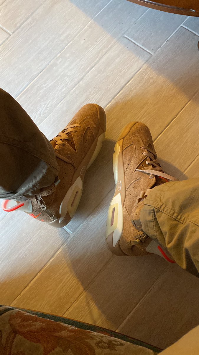 thenferland's tweet photo. @snkrlg https://t.co/yy30vpJPWh