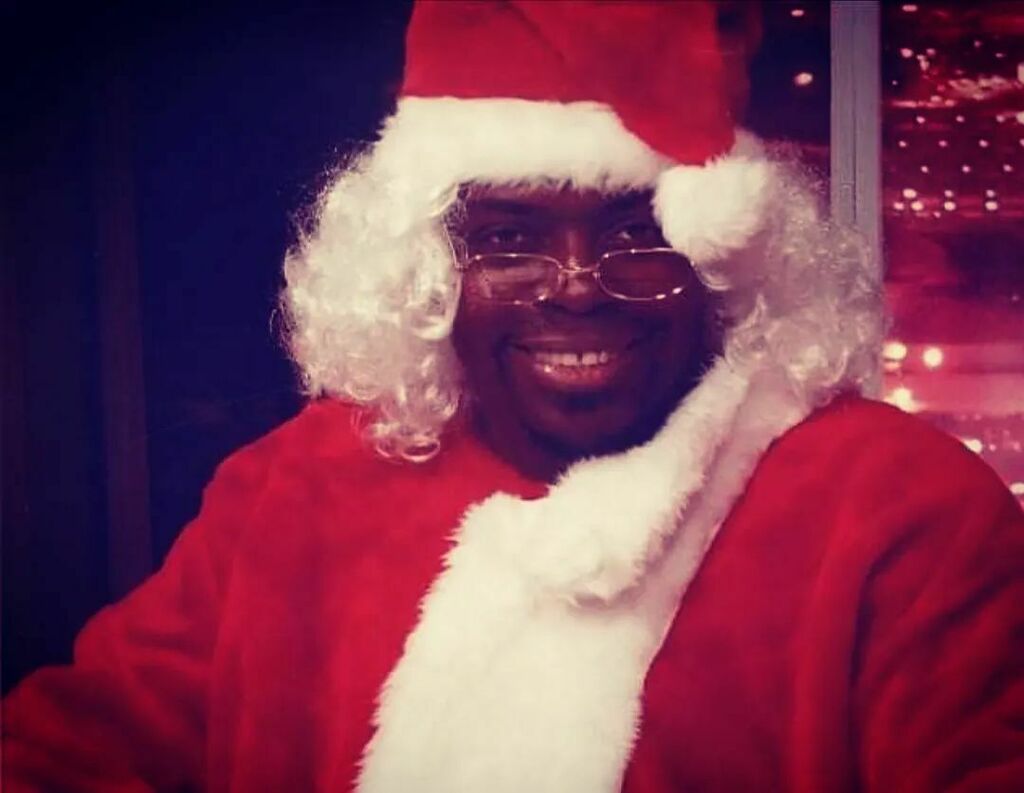 NesterDudley's tweet photo. Str8 outta #SouthCentralSouthPole Cedric Claus tis coming to your spot wishing y'all Merry Xmas! 🎄🎁🎉 #JingleBeans #ShakeYourSleigh! https://t.co/oXViZ7Rg8Y https://t.co/bUzVEzRCE0