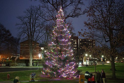 MountStVincent's tweet photo. From all of us at the #CMSV, we wish you and your family a very blessed and Merry Christmas. May you find love, peace, and joy today and always. ❤️🎄 https://t.co/0qgFeKwcLQ