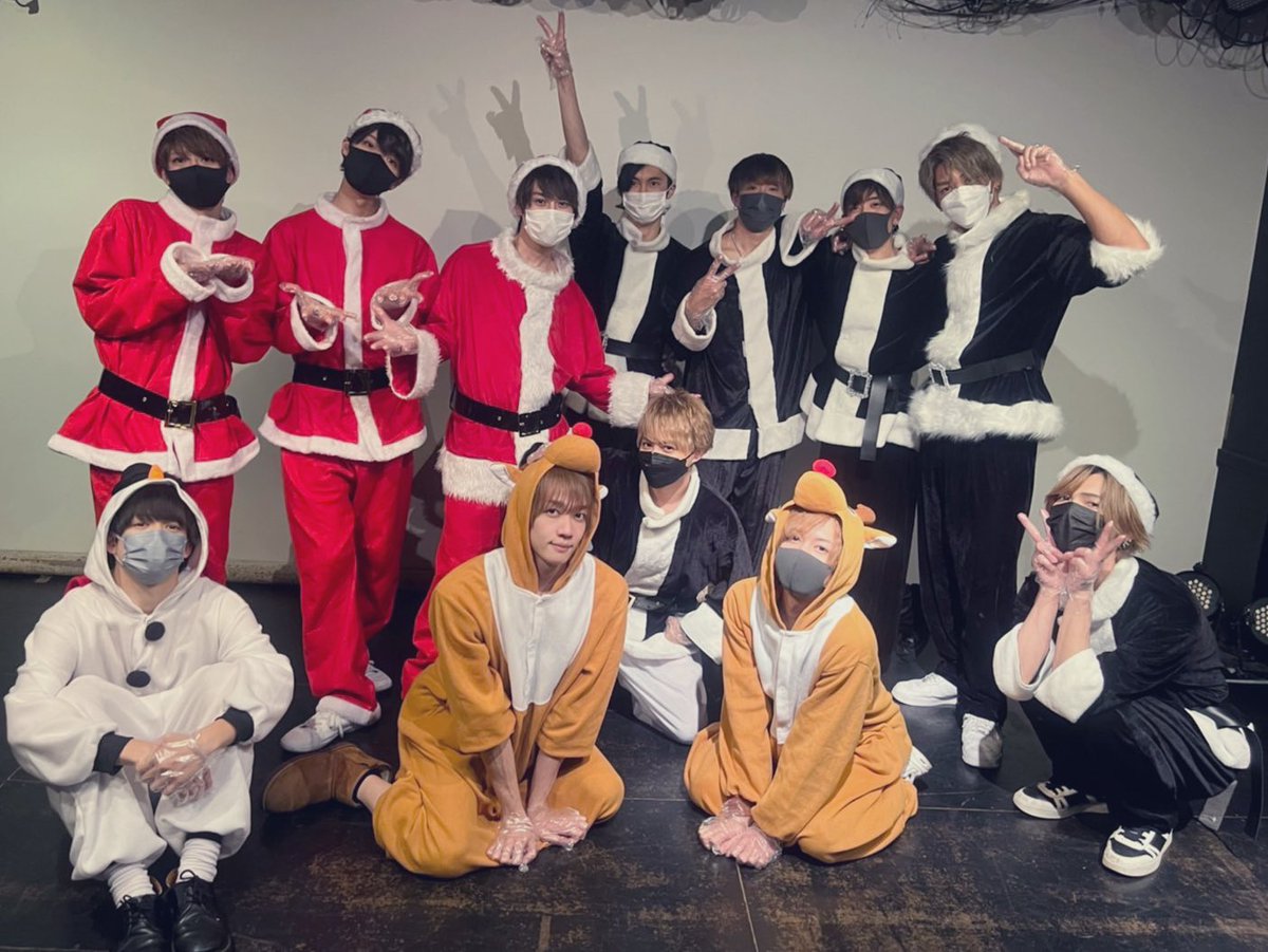 Emotive_info's tweet photo. 本日は派生３組合同イベント
【Last Xmas】にご来場頂きありがとうございました！！

久しぶりにNEW WORLDを披露しました🙂

次のイベントは明日！
日本丸さんでMAKAInaluFESに出演させていただきます🚢
とても寒い中でのライブになると思いますが皆様のご来場お待ちしております🥀✨ https://t.co/EW4NcumDNC