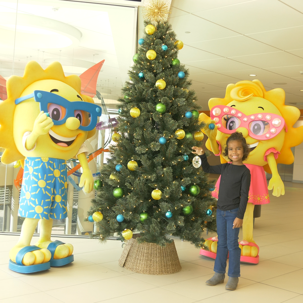 LeeHealthFdn's tweet photo. Your generosity is bringing more sunshine to children and their families throughout Southwest Florida! Happy Holidays from the Lee Health Foundation team! Make a difference and share a little sunshine this holiday season: https://t.co/O8RNNU0aws. #12DaysofSunshine #HappyHolidays https://t.co/yk5aaKi9o1