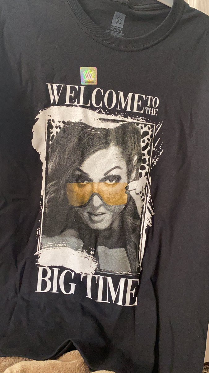 Angiemrh16's tweet photo. I GOT BECKYS NEW SHIRT!!! LITERALLY CRIED WHEN I SAW IT❤️❤️ https://t.co/TztezqApCY