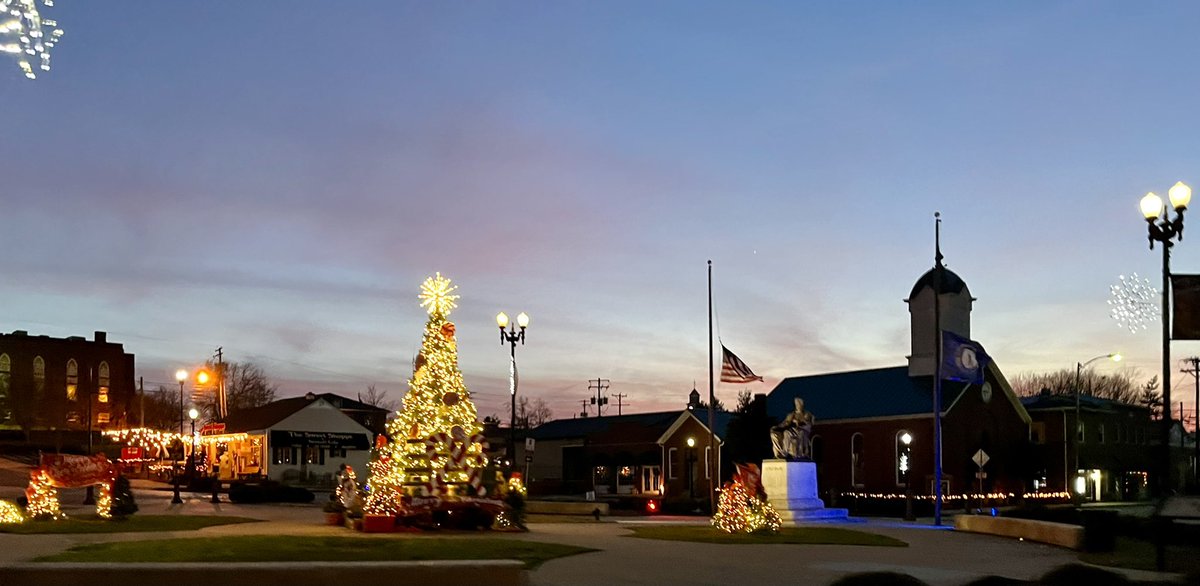 1RobertNester's tweet photo. @DeadCaitBounce Merry Christmas, Friend, from the original Land of Lincoln. https://t.co/PH22Nj0Vgo