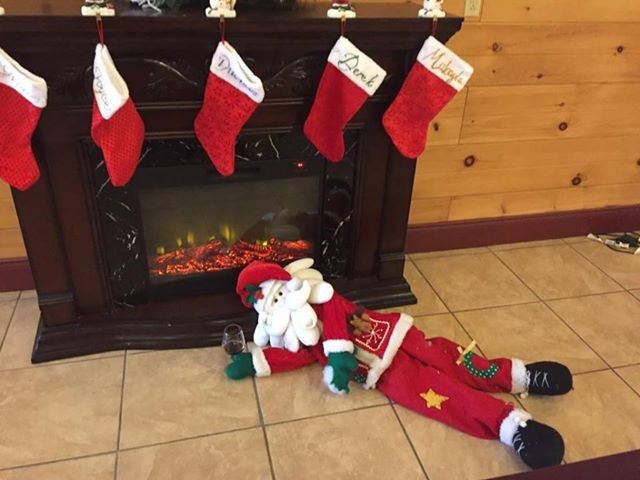 BeliveauFarm's tweet photo. Merry Christmas from all of us here at Beliveau, including Drunk Santa! #cheers #beliveaufarm #gotomontva #blueridgeday https://t.co/E2hp6w7DWN