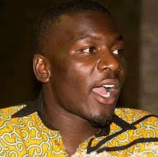 As we celebrate, laugh, smile share love with families, let us also share the love in our revolutionary shoulders of remembering @MakomboreroH. We still demand his release. @ngadziore, @moyor65  , @nancynjenge