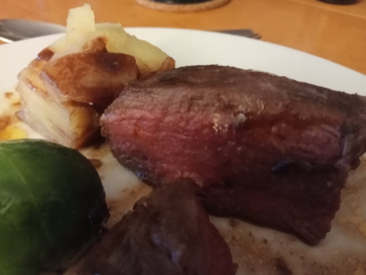 AllesKlar71's tweet photo. Merry Christmas dinner c/o @earlsdonsc... This is seriously the way to eat on a solo festival day 💜 https://t.co/GmjLJj6mte