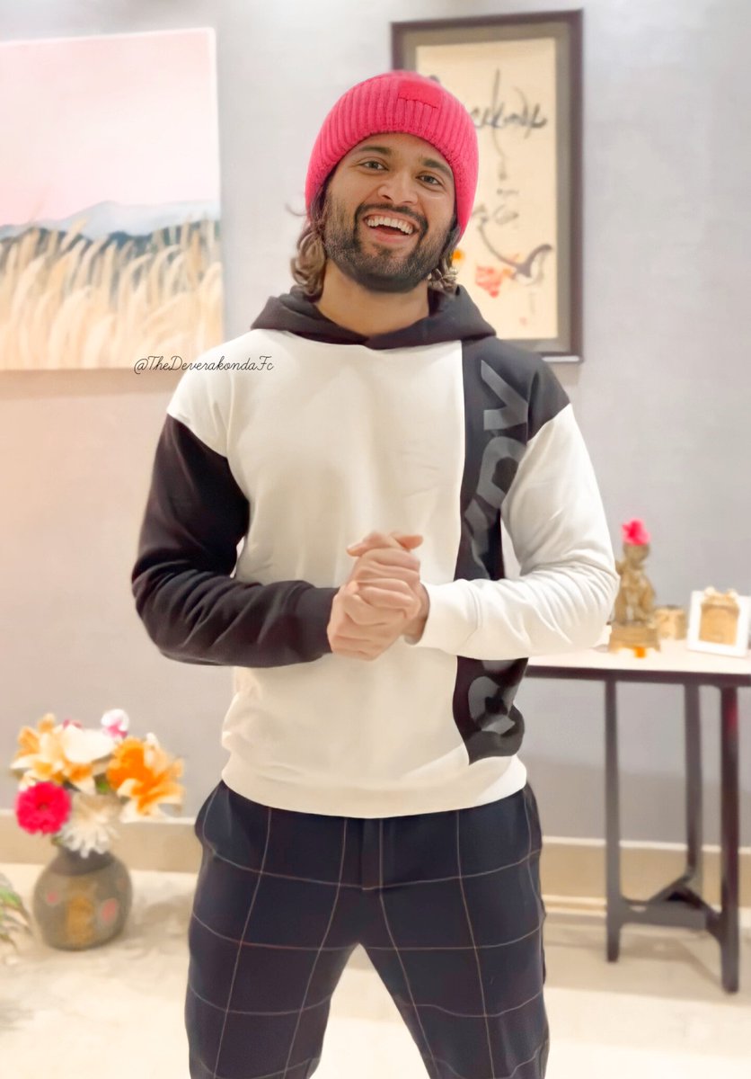 RajjComrade's tweet photo. The Real Santa In The World 💖 @TheDeverakonda #VijayDeverakonda #LIGER https://t.co/NfTE41E4mp