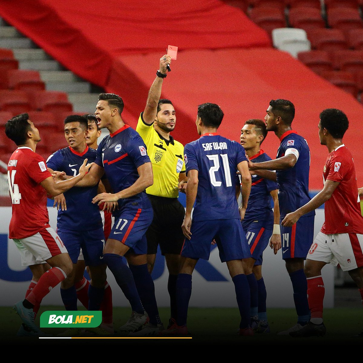 Bolanet's tweet photo. #LiveBolanet AET: Indonesia 4-2 Singapura (11' Ezra Walian, 87' Pratama Arhan, 91' Shawal Anwar o.g, 105+1' Egy Maulana ; 45+3' Song Ui-young, 74' Shahdan) (Agg: 5-3) | Possessions: 70%-30% | Shots: 27-12 | Fouls: 25-13

Akhirnya! Indonesia Melaju ke Final Piala AFF 2020 https://t.co/uzDsdsqJ33