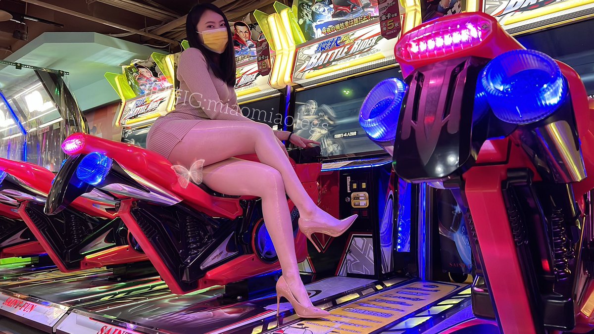 miaomiaolegs's tweet photo. 我想邀你坐上我的野摩托🏍💨
#膚絲 #肉絲 #丝腿 #Nylongirls https://t.co/qE2SM6a5rf