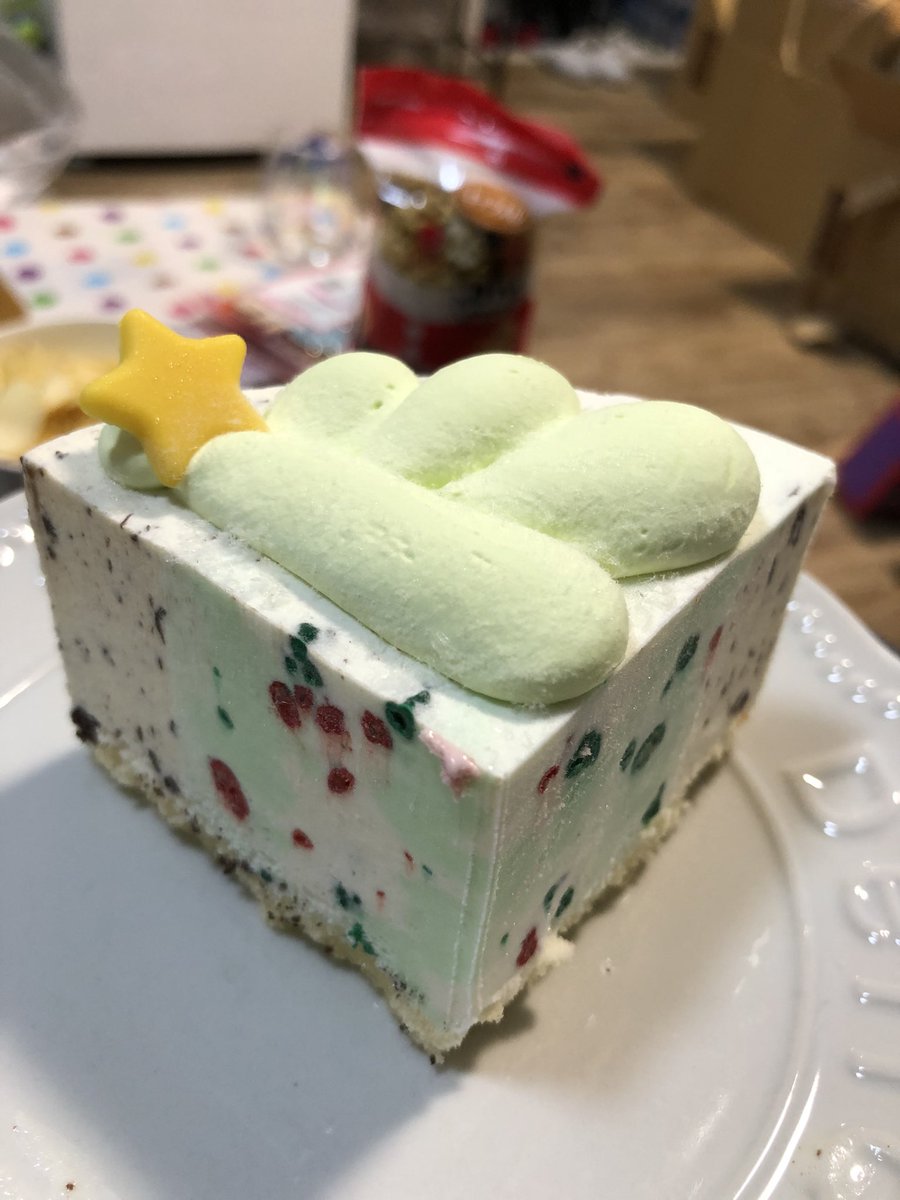 MidoRin_1224's tweet photo. My slice of ice cream cake was my fave Popping Shower &amp; had a yellow star on top! 😆

And look at the cute teapot &amp; cup set @_nyoops got me for my birthday!! It’s PERFECT &amp; the tea from @mel_lae was so good!! Thank you so much again you two!! Happy to spend Christmas together💚💛 https://t.co/34C2JbM9LW
