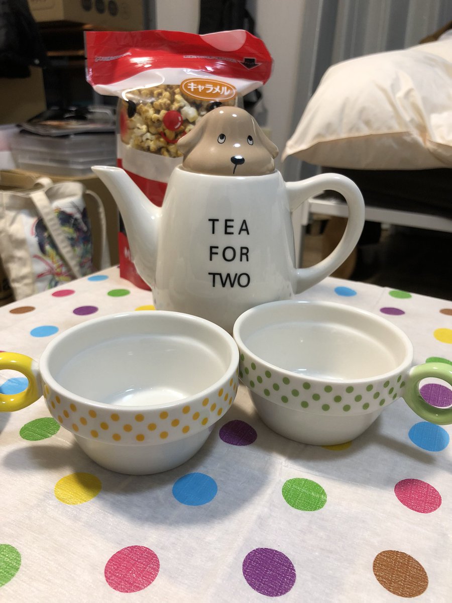 MidoRin_1224's tweet photo. My slice of ice cream cake was my fave Popping Shower &amp; had a yellow star on top! 😆

And look at the cute teapot &amp; cup set @_nyoops got me for my birthday!! It’s PERFECT &amp; the tea from @mel_lae was so good!! Thank you so much again you two!! Happy to spend Christmas together💚💛 https://t.co/34C2JbM9LW