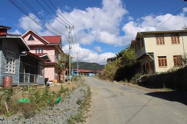 minn_robert's tweet photo. Some footage of the small town #Thantlang, Chinon this Christmas where most of the christianity population live, now is total silent..

Tragic brought by junta displaced more than thousands from all across Burma.

When will they able to go back home?...
#WhatsHappeningInMyanmar https://t.co/Ued21aFcBS