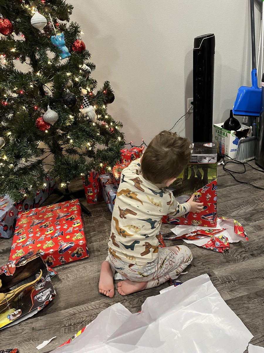 morganannwendt's tweet photo. merry christmas 🎄🎁 being able to provide our kiddo with a phenomenal christmas has made my heart so full. https://t.co/sOjoq5i8NQ