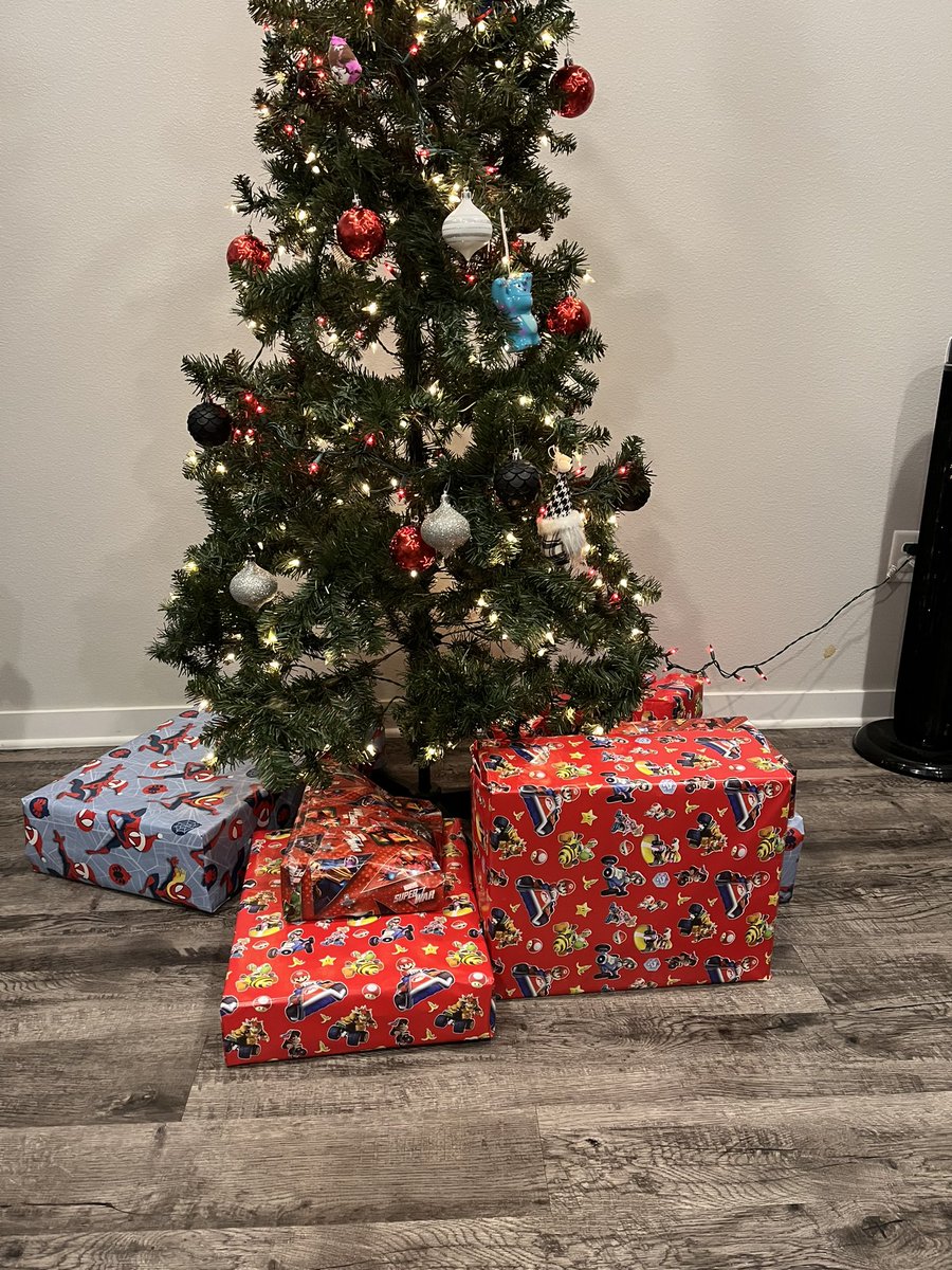 morganannwendt's tweet photo. merry christmas 🎄🎁 being able to provide our kiddo with a phenomenal christmas has made my heart so full. https://t.co/sOjoq5i8NQ
