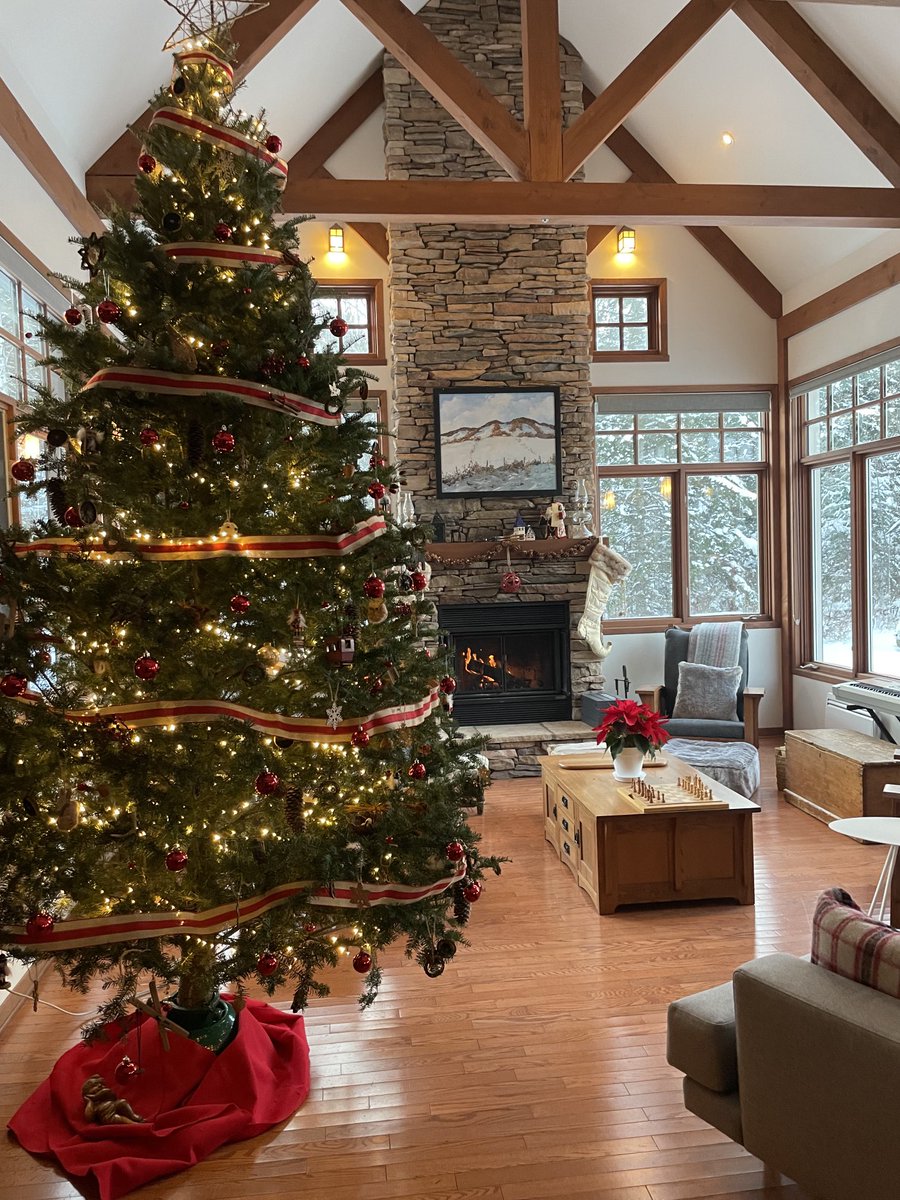 PRB51's tweet image. Best to you and family from ours 
2021 was marked with tremendous scientific achievements 
To the many that contributed in the medical trenches, warmest thank you