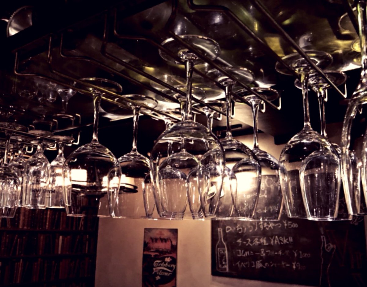 MNMP11's tweet photo. Xmasがおわったら一気に年末ムード！
東新宿winebarHANGOVER
本日も通常通り24時～openで営業いたしております☃️

営業日…金～月曜日
(東京都新宿区大久保2-7-1)
営業時間 24:00-5:00
東新宿駅[エレベーター口]から徒歩約１分 https://t.co/7TYqMUZNV3 https://t.co/peZybpOTJ3