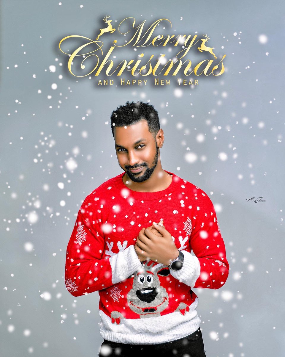 officialyousef_'s tweet photo. May God bless you with all your heart desires,May warm special memories brighten your new year, May you and your family be blessed beyond measures and May the wonder of christmas be with you forever, Merry Christmas Yunikstars
Merry Christmas everyone🎄🎄🎄 https://t.co/Kmyf9OfJae