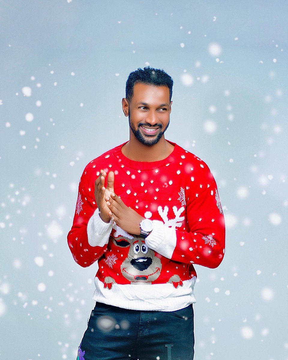 officialyousef_'s tweet photo. May God bless you with all your heart desires,May warm special memories brighten your new year, May you and your family be blessed beyond measures and May the wonder of christmas be with you forever, Merry Christmas Yunikstars
Merry Christmas everyone🎄🎄🎄 https://t.co/Kmyf9OfJae