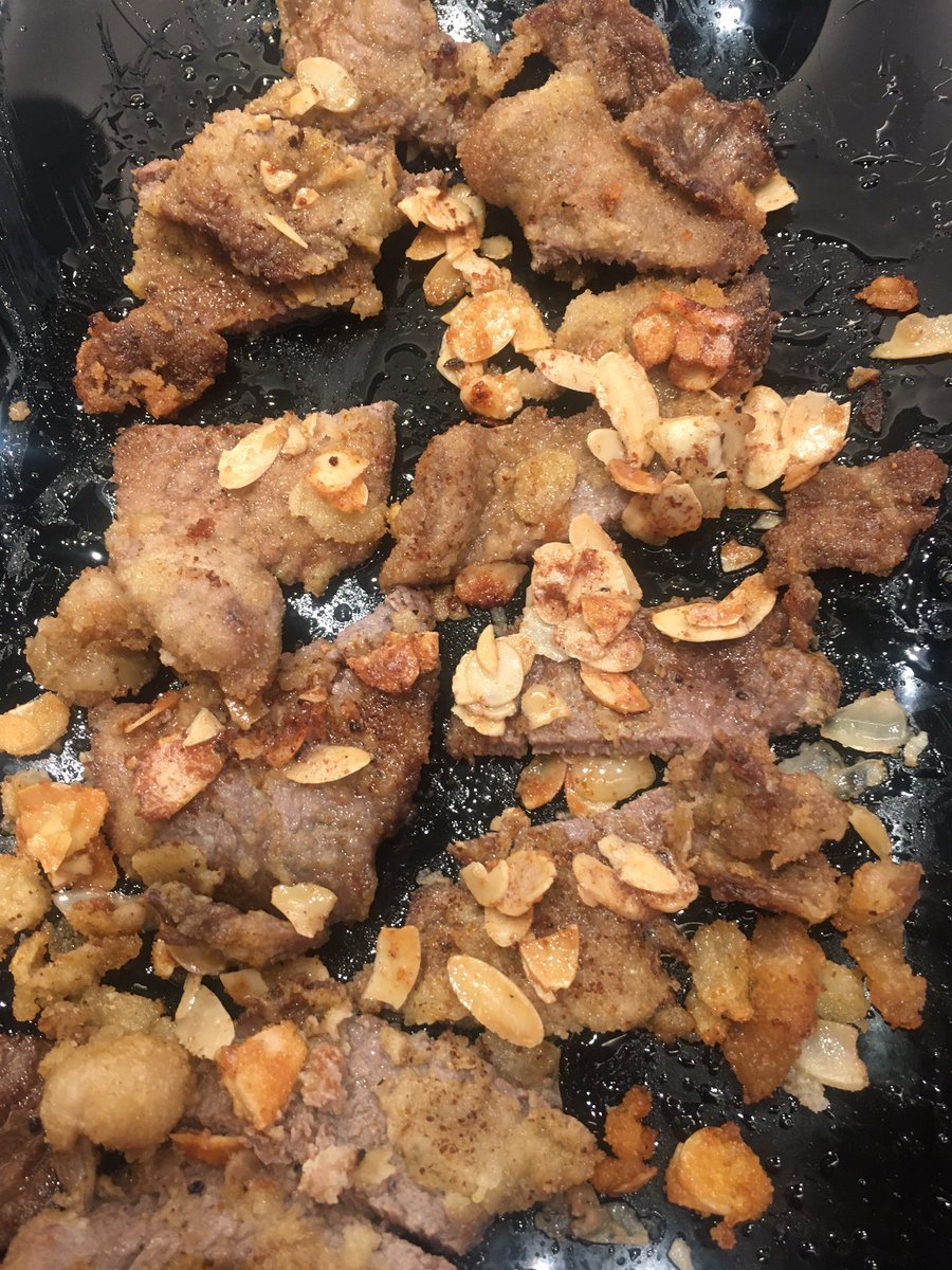 InmaLizaso's tweet image. Arroz negro con chipis pescados por mis amigos de Astillero y milanesa de chuleta receta de Nandu Jubany. #menúNavidad