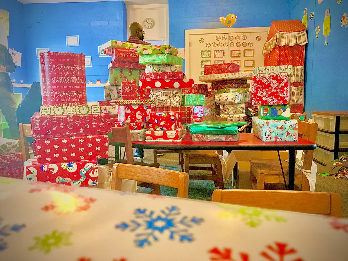 ChsJesusBDay's tweet photo. So. Many. Gifts!!! https://t.co/b0pYtpPHMQ