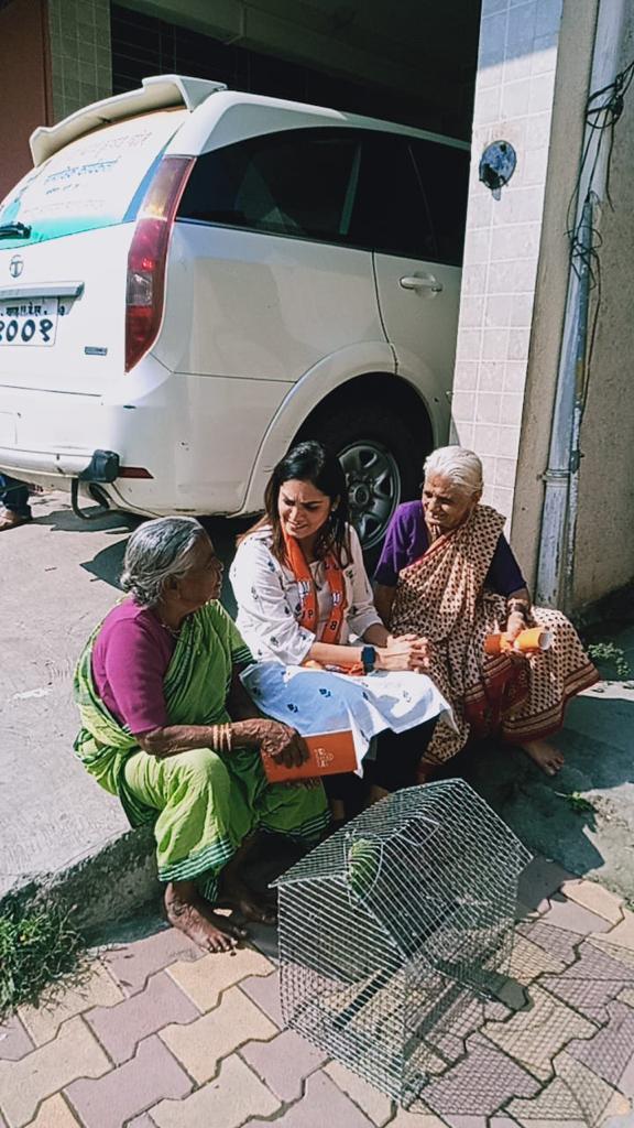 priyankams86's tweet photo. आज दिनांक २५ डिसेंबर २१ रोजी, भारतरत्न मा. पंतप्रधान अटलबिहारी वाजपेयी जी, यांच्या जयंतीनिमित्त "अटलशक्ती महासंपर्क" अभियान राबविण्यात आले. या अभियानाची सुरुवात "श्रद्धेय अटलजींच्या पद्याचे" वाचन करुन करण्यात केली.
#PartyWithDifferance #bjpforpmc https://t.co/r4klvzwfvZ