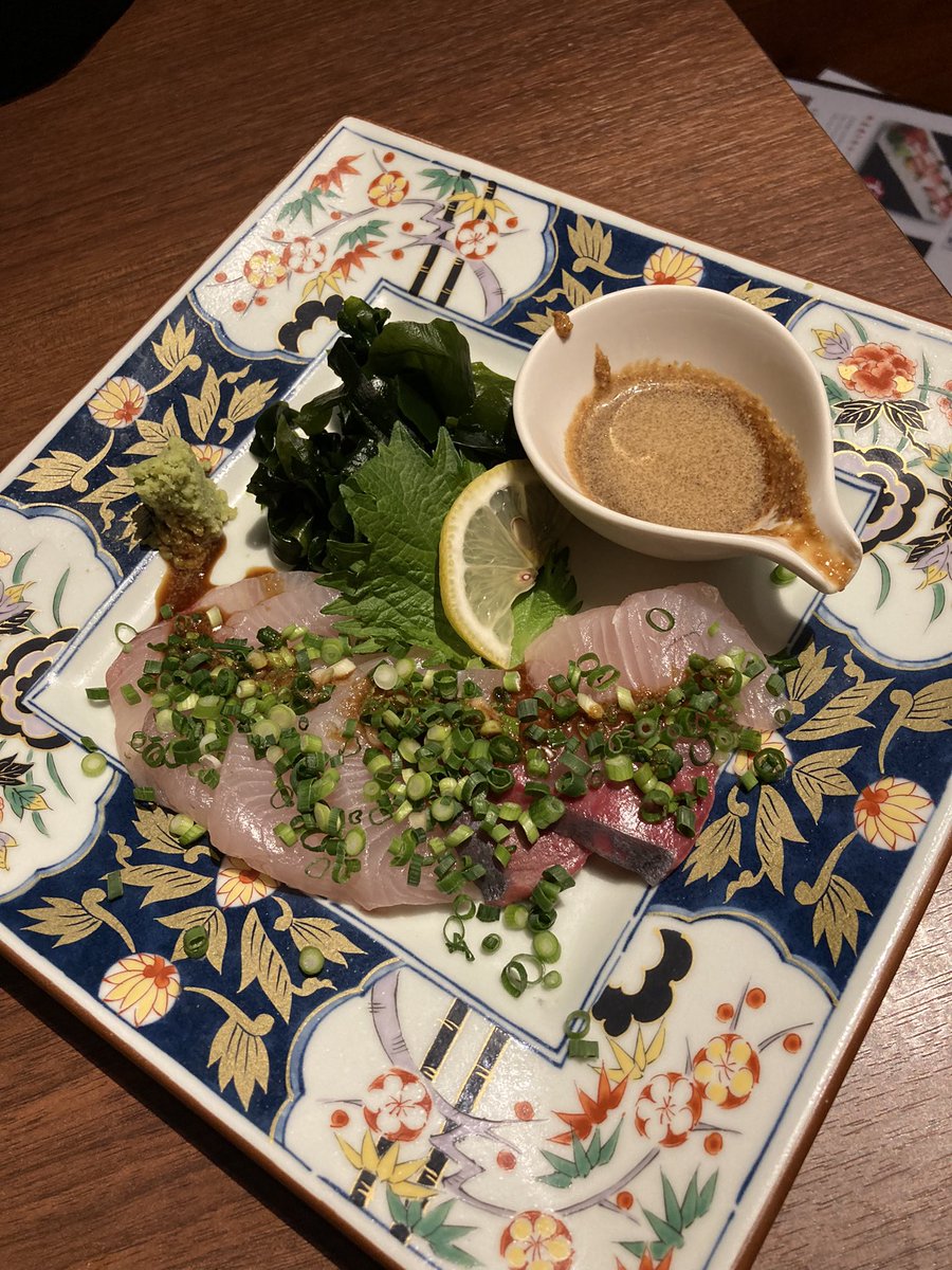 fmf_sm's tweet photo. 今���はいっぴんでXmas◡̈*

★焼き鳥
★ゴマカンパチ
★海老アボカドポテサラ
★和牛あぶり

〆でラーメン屋さんに行く予定だったけど営業時間に間に合わず。。 (T_T)

今日もお腹いっぱい食べましたw

ご馳走様でした♡ https://t.co/HgmxwVGisH