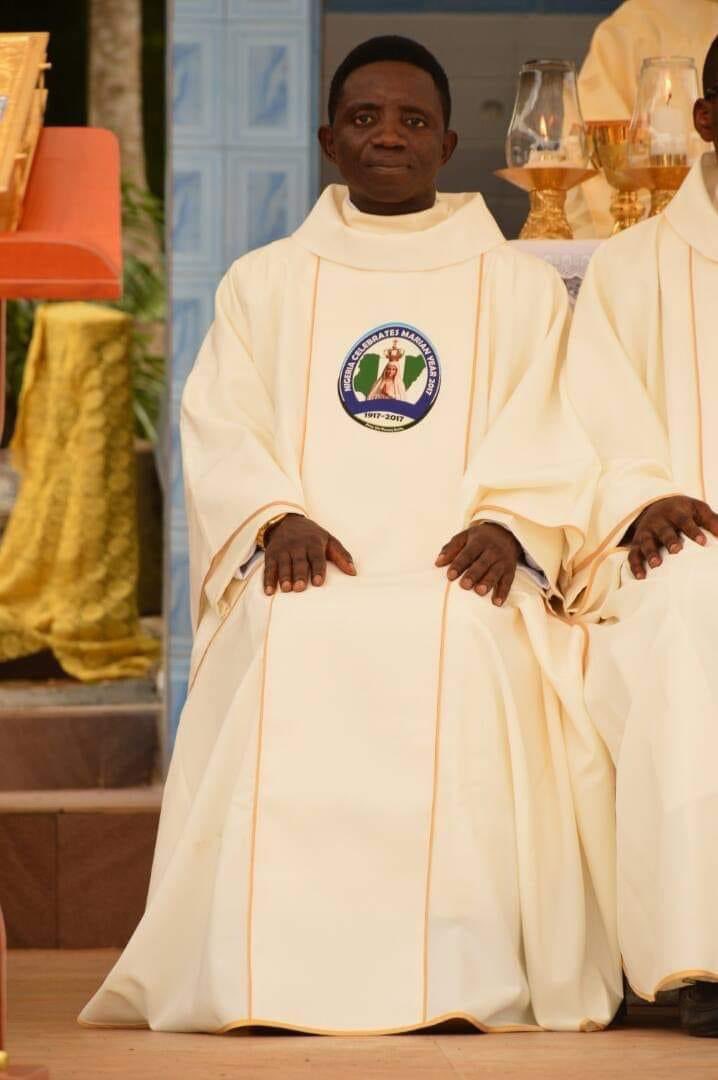 A young Catholic Priest, Rev Fr Luke Adeleke of Abeokuta Diocese was murdered in abeokuta Yesterday evening on his way home after Mass. May God rest his soul. Amen.