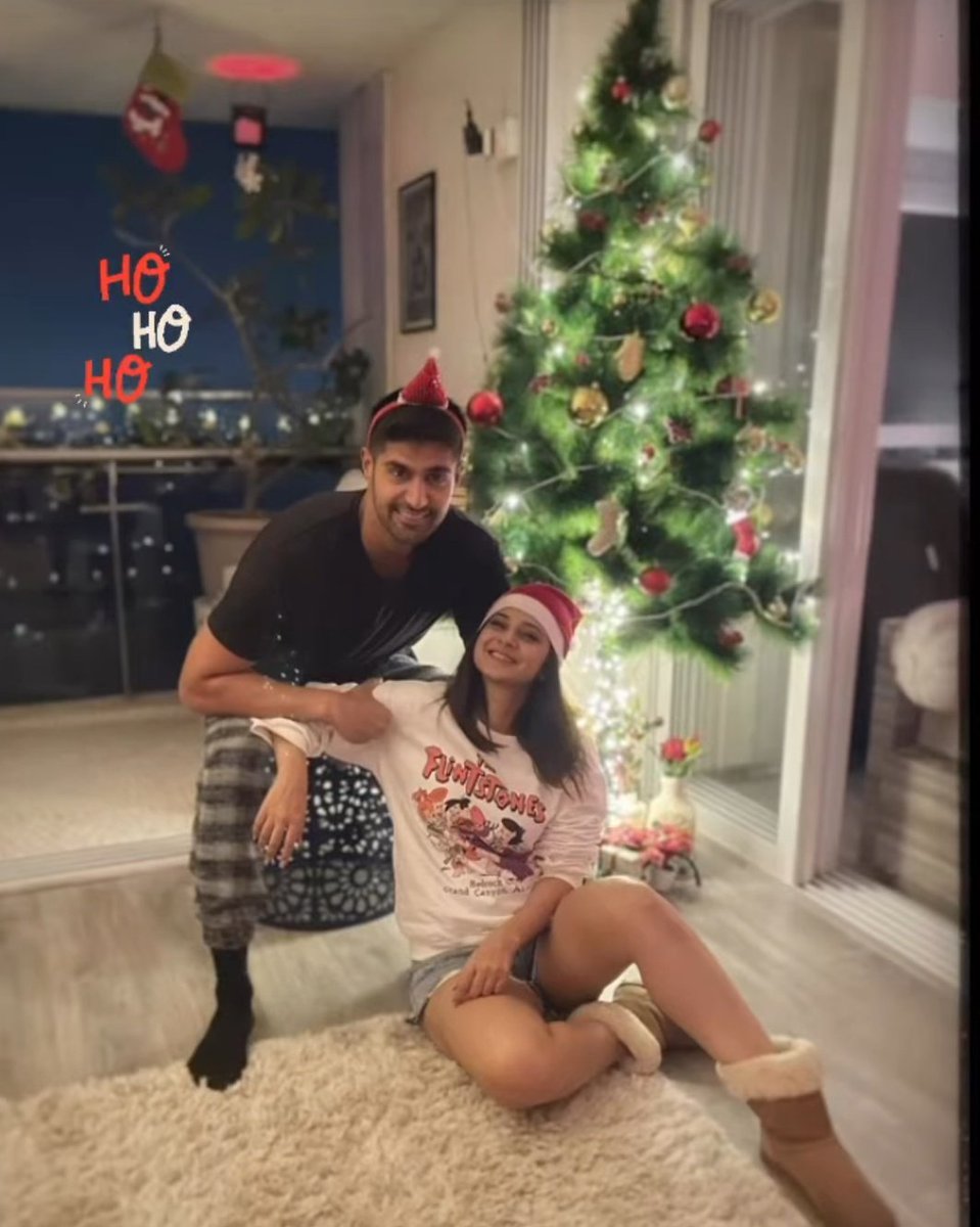 Christmas vibes in telly town💥💜🥰

#glamsham #RubinaDilaik #AbhinavShukla #EricaFernandes #JenniferWinget #JayBhanushali #MahhiVij #Christmas2021 #ChristmasEve #Christmas #MerryChristmas #MerryXmas #MerryChristmas2021 #MerryChristmasEve