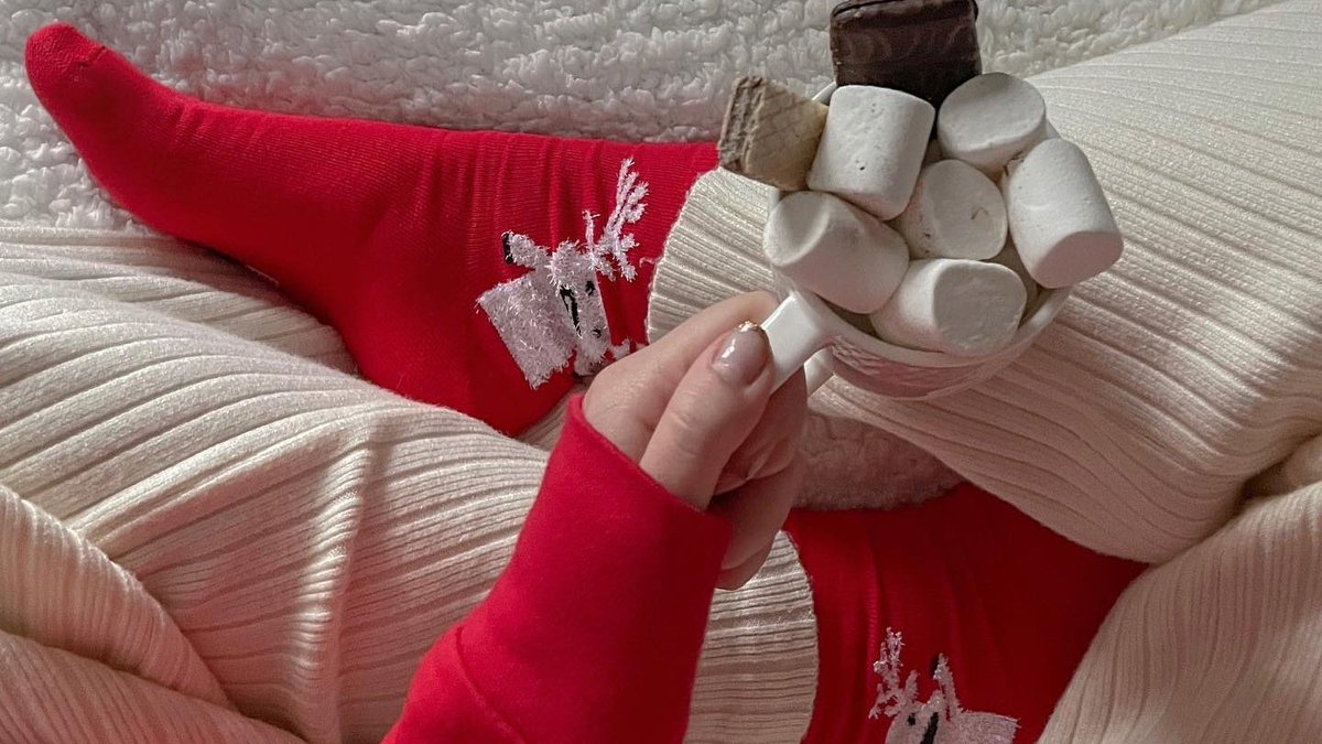 Merry Christmas and happy always 🎄🕯🍬☃️🍰