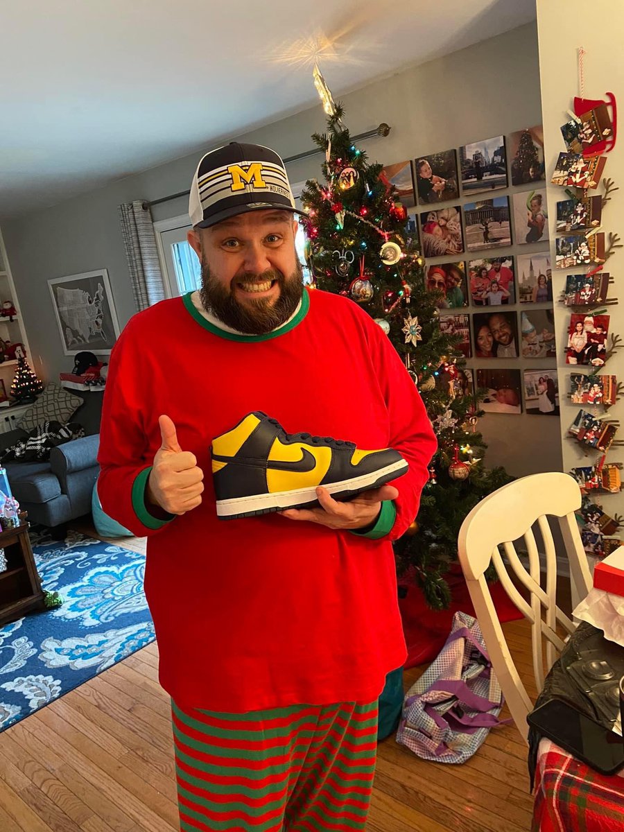 MrPun's tweet photo. @MaizenBrew @bluebyninety Great pair of Nike Dunks!!! Ready for Miami! https://t.co/1Nd13CBi6B