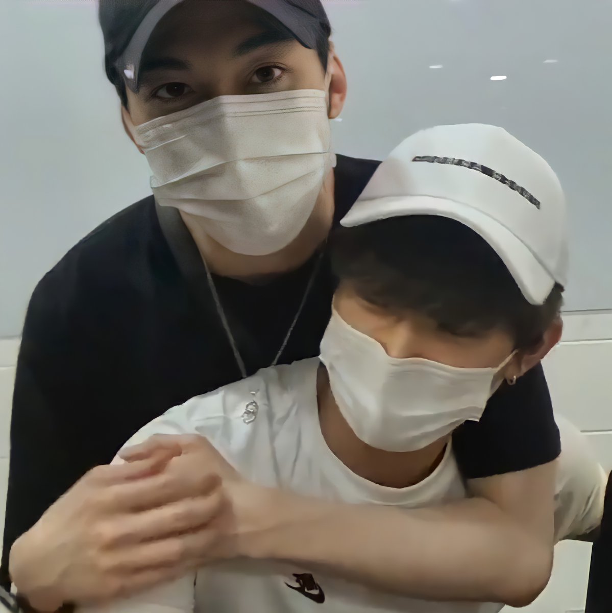 KeonheeTime's tweet photo. [🌹] #원어스 #건희 #ONEUS #KEONHEE #이도 #LEEDO @official_ONEUS https://t.co/4rWh97WdL5