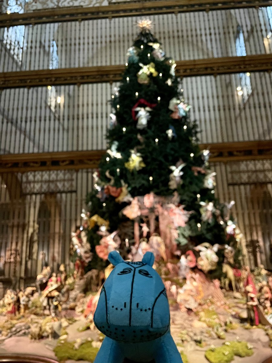 metmuseum's tweet photo. William the Hippo here, popping in to wish you all a very #MerryChristmas from my favorite festive spot here at The Met. 🦛⁣⁣⁣🎄✨
 
Have a safe and happy holiday! https://t.co/D8JBsYynDA