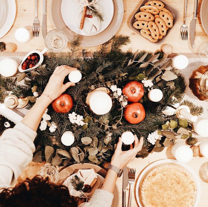UAFSEats's tweet photo. Happy Holidays from our team to you and your loved ones ❤️❤️ Wishing you a healthy and happy break! https://t.co/rhPQeWxB1S