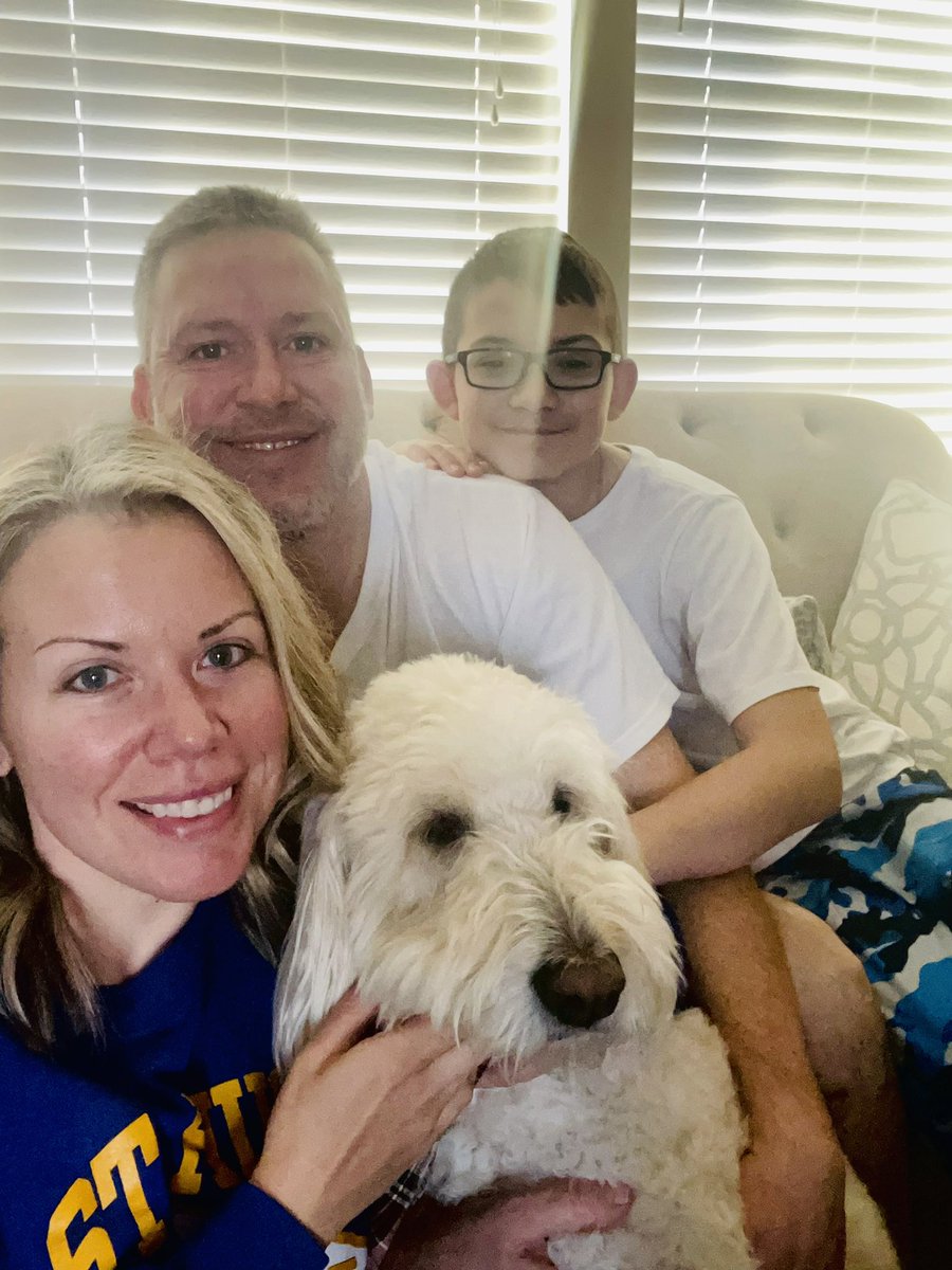 Christmas Eve vs Christmas morning ❤️🎄💚