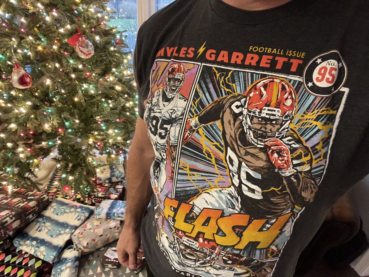 ChardonATA's tweet photo. I know it’s Christmas but it’s also game day! 🎄🏈 @GVartwork https://t.co/dI7r062GTs