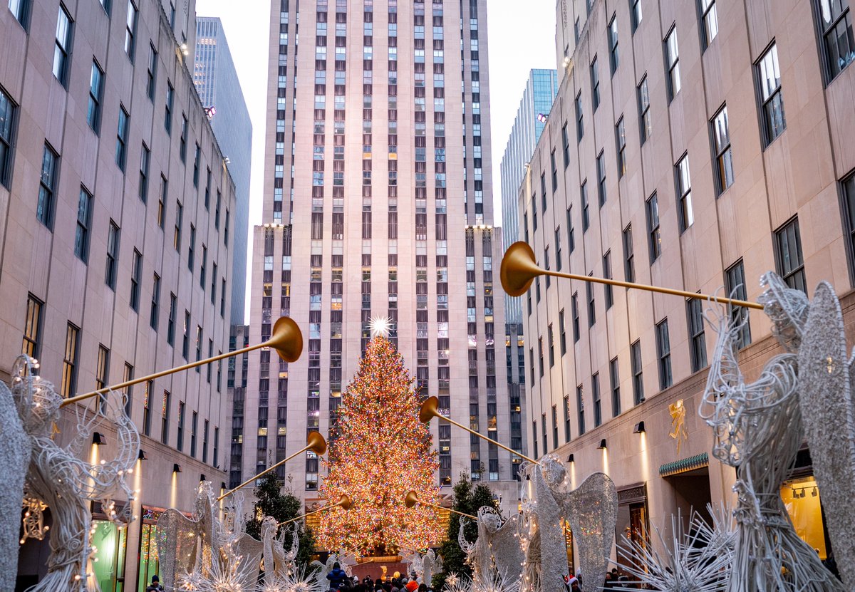 nycgov's tweet photo. Merry Christmas from New York City! https://t.co/hd6xpZKziJ