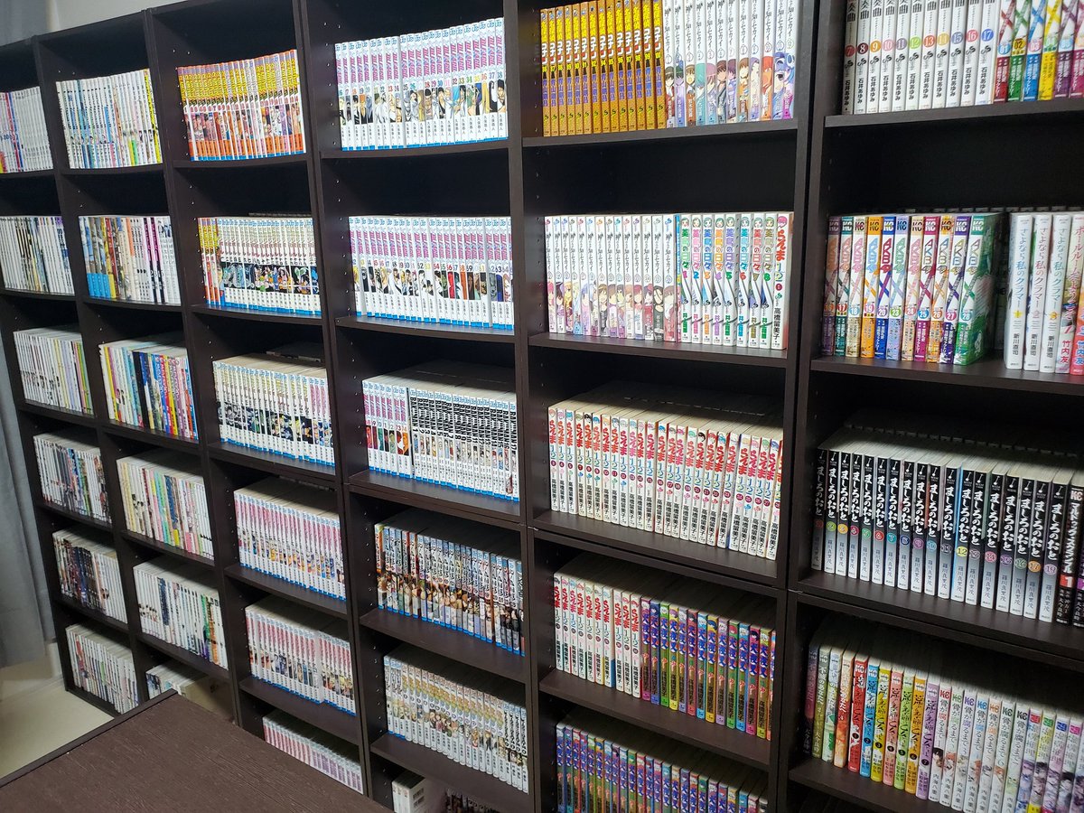 bam_comic's tweet photo. とりあえずここまで整理できました。。
カラボが足りなくなってしまったのでもうちょい買い足して終わりです。

#本棚晒す https://t.co/G5wbfvJgOA